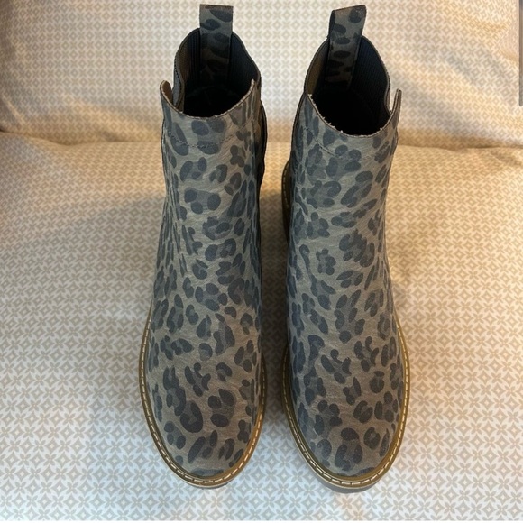 Corky’s Leopard Print Ankle Boots - Picture 4 of 5